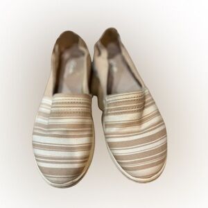 Clark’s Cloudsteppers Slip On Sz 7.5 EUC